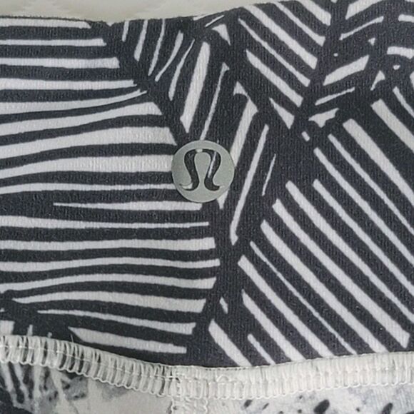 CLEARANCE!!!💥 Lululemon Wunder Under Crop II Size 2 Shady Palms Black Leggings - Picture 11 of 14